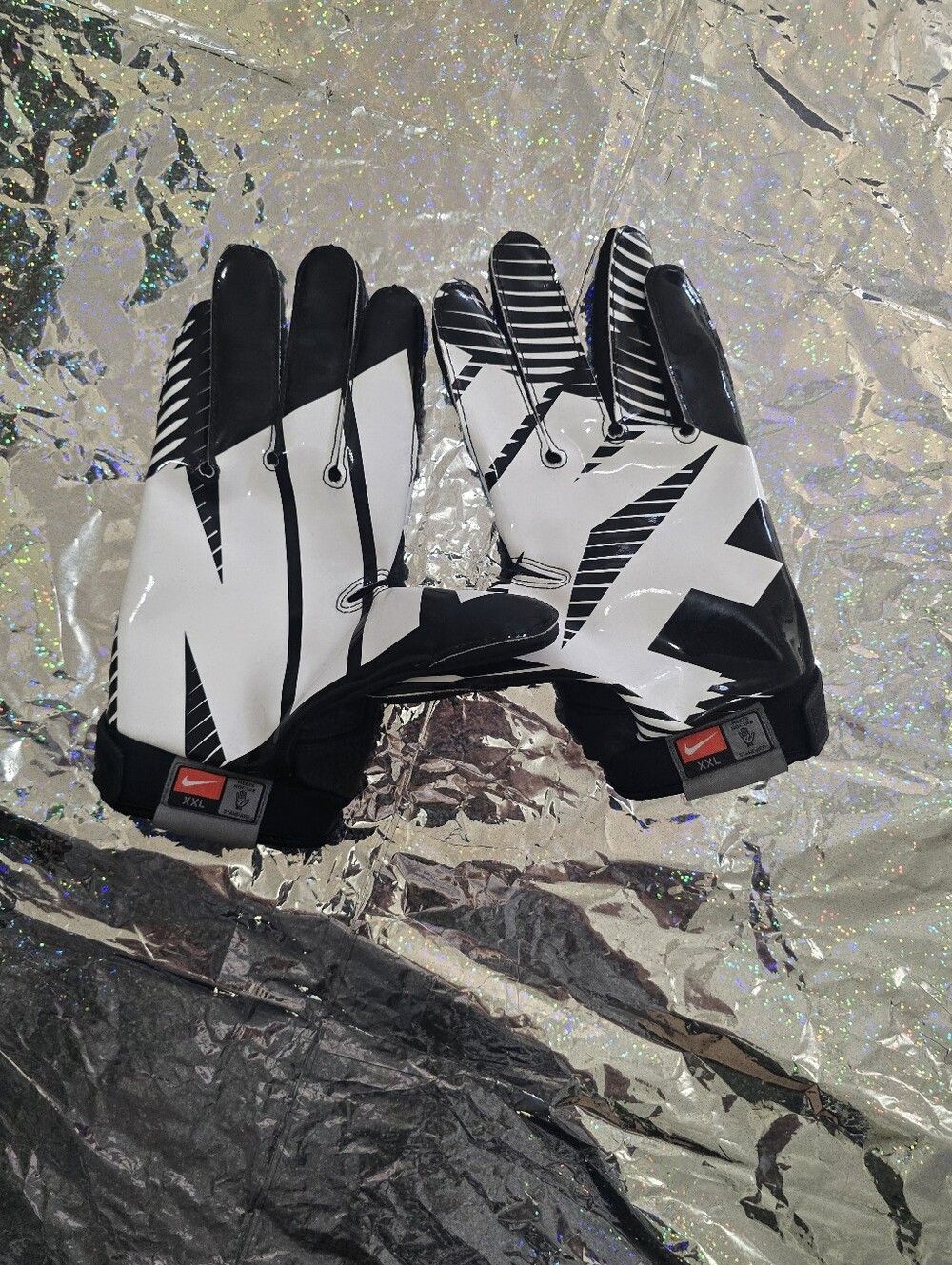 Nike Men’s Black and White Performance Gloves